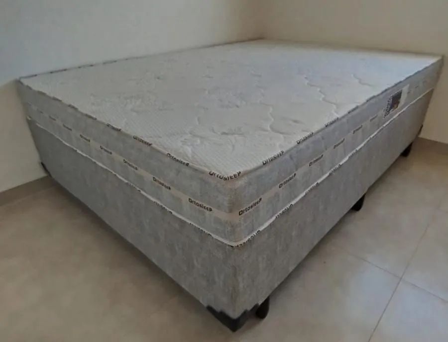 Cama casal com colchão d33