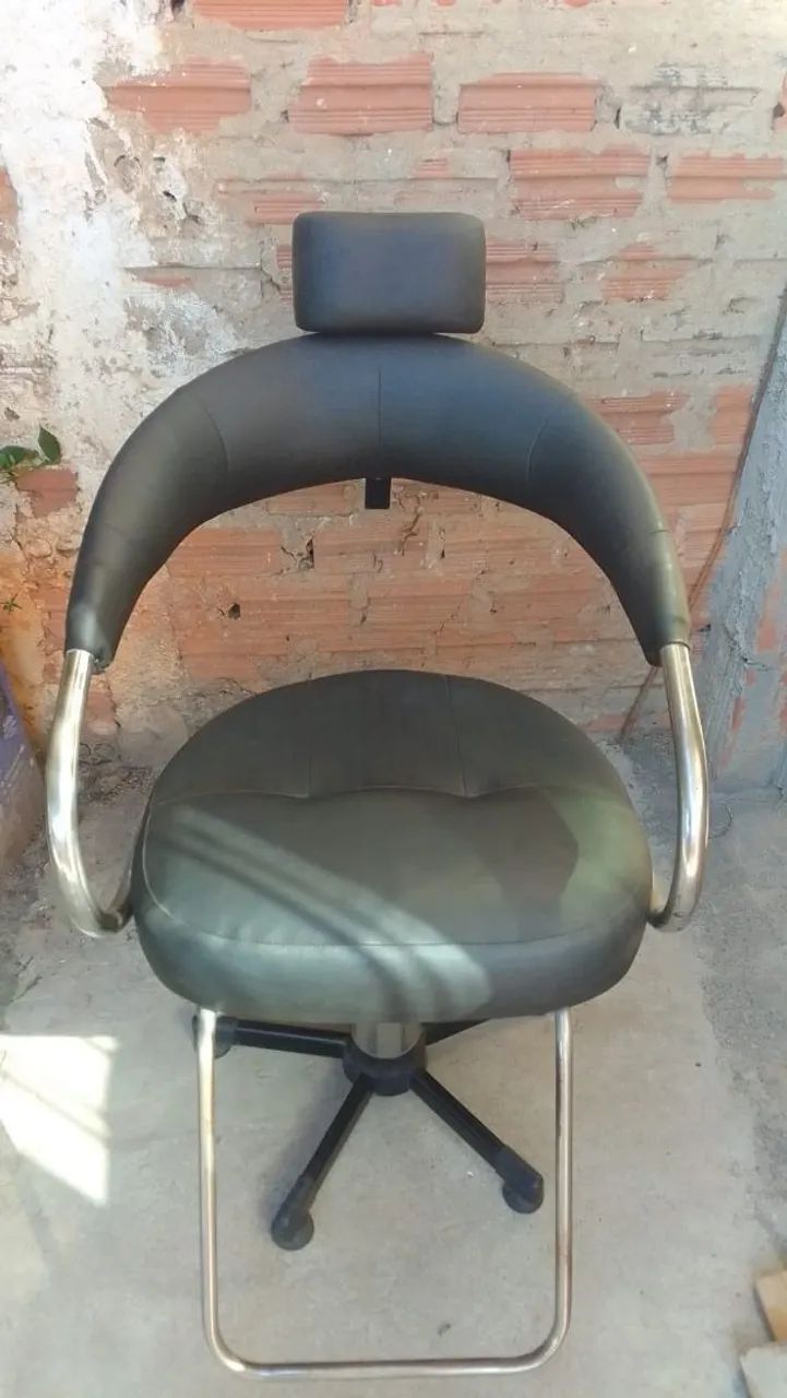 Vende-se cadeira para salão, barbearia etc ...