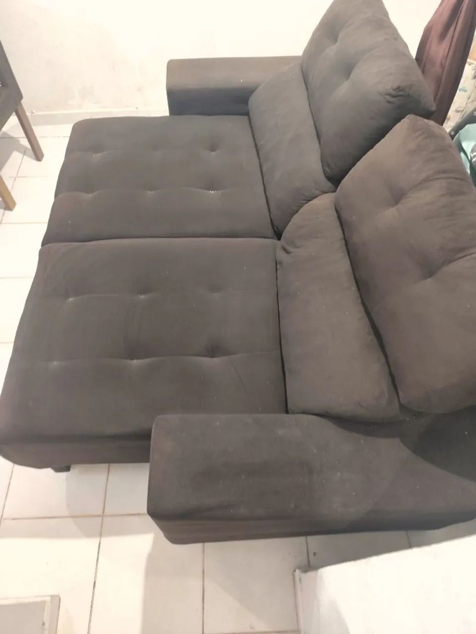 Sofá retrátil reclinável marrom em suede, ótimo preço