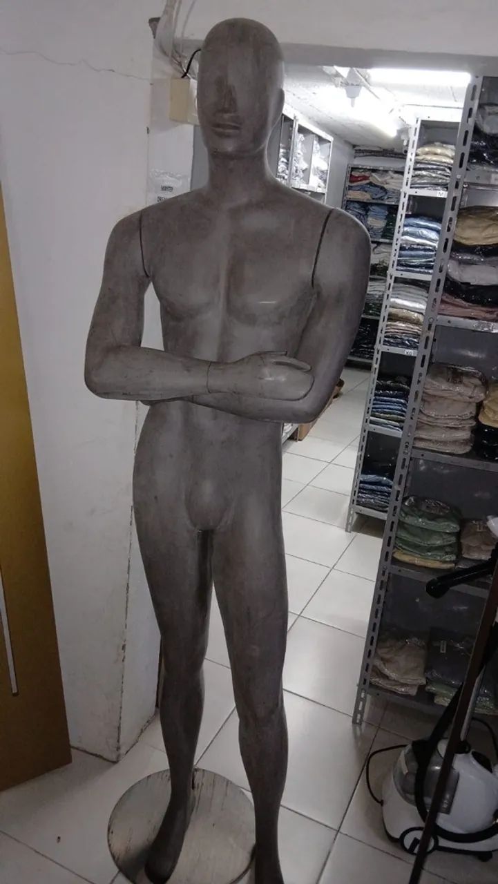 Manequins e mesa para loja  - Foto 4