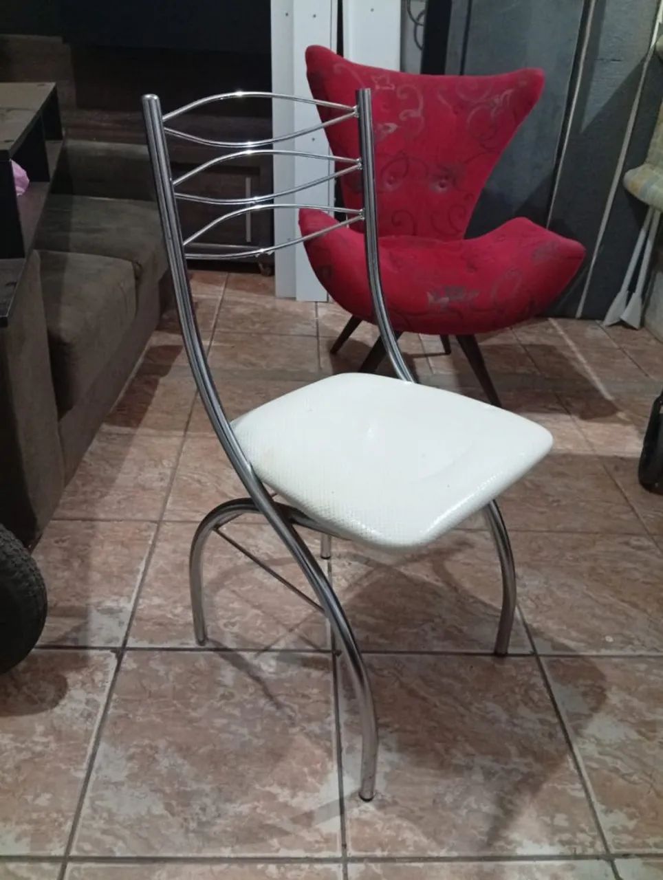 Cadeira com Base em Aço Cromado - Foto 2