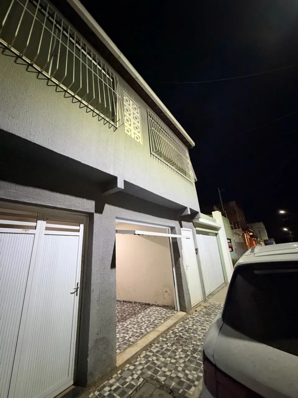 Aluga-se apartamento com garagem no centro de Lagarto