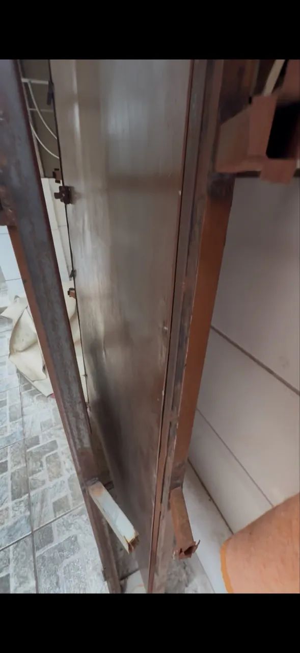 Vendo uma portão de ferro. 