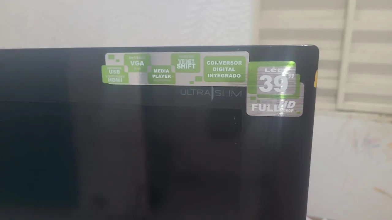 Vendo TV digital Full HD 39 polegadas marca CCE NÃO É SMARTTV 