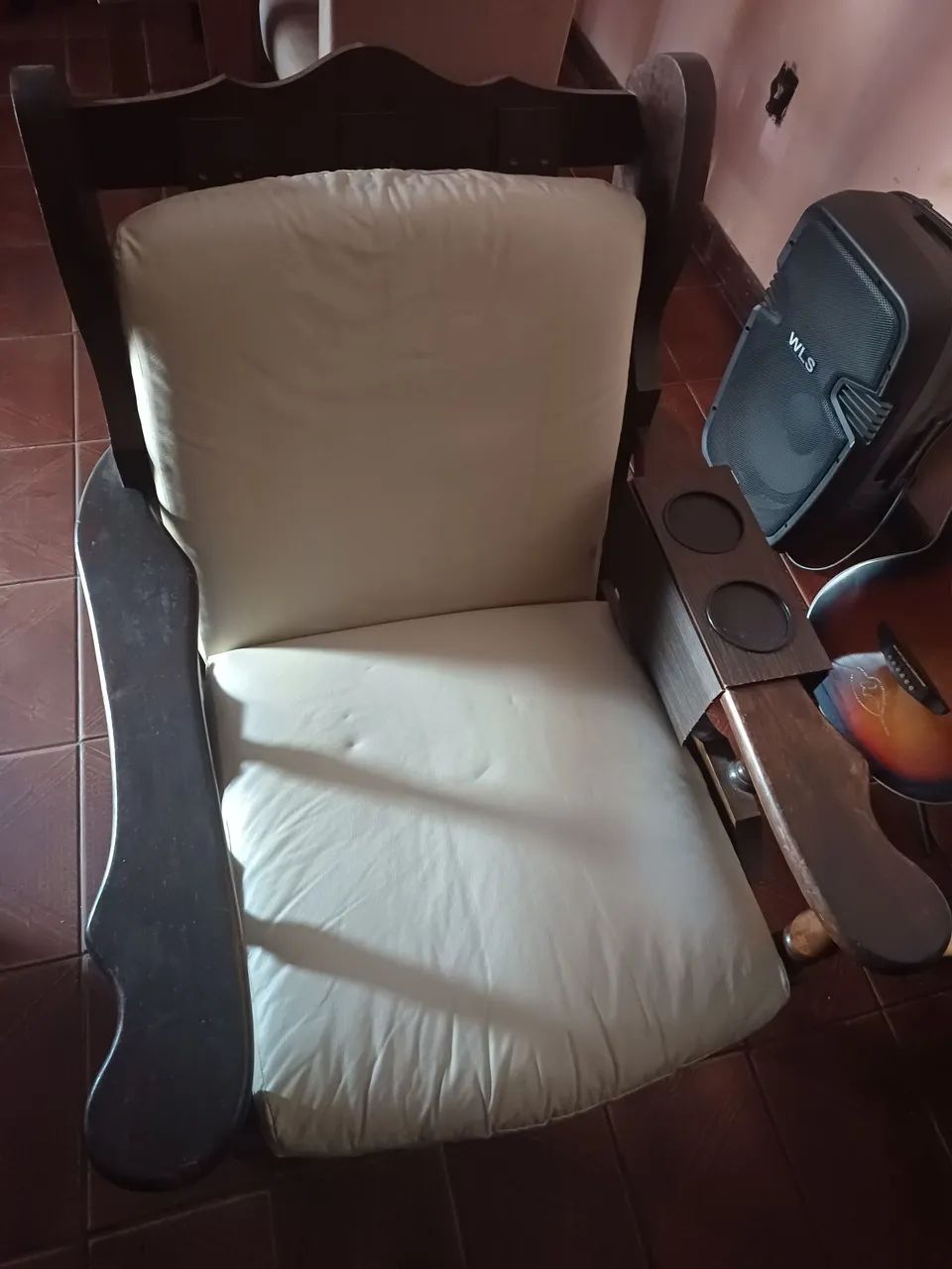 Cadeira de madeira e couro  - Foto 3