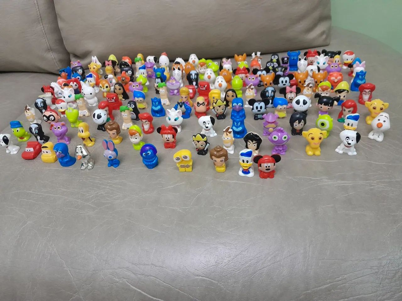 Coleção de Gogos Disney 157 peças. 