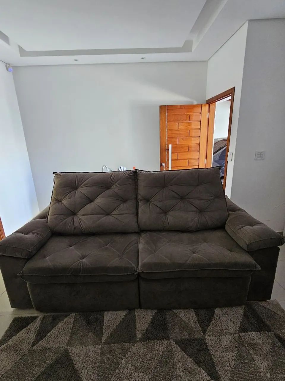 Sofá retrátil medida 2,50 x 1,80m na cor Cinza escuro  - Foto 2