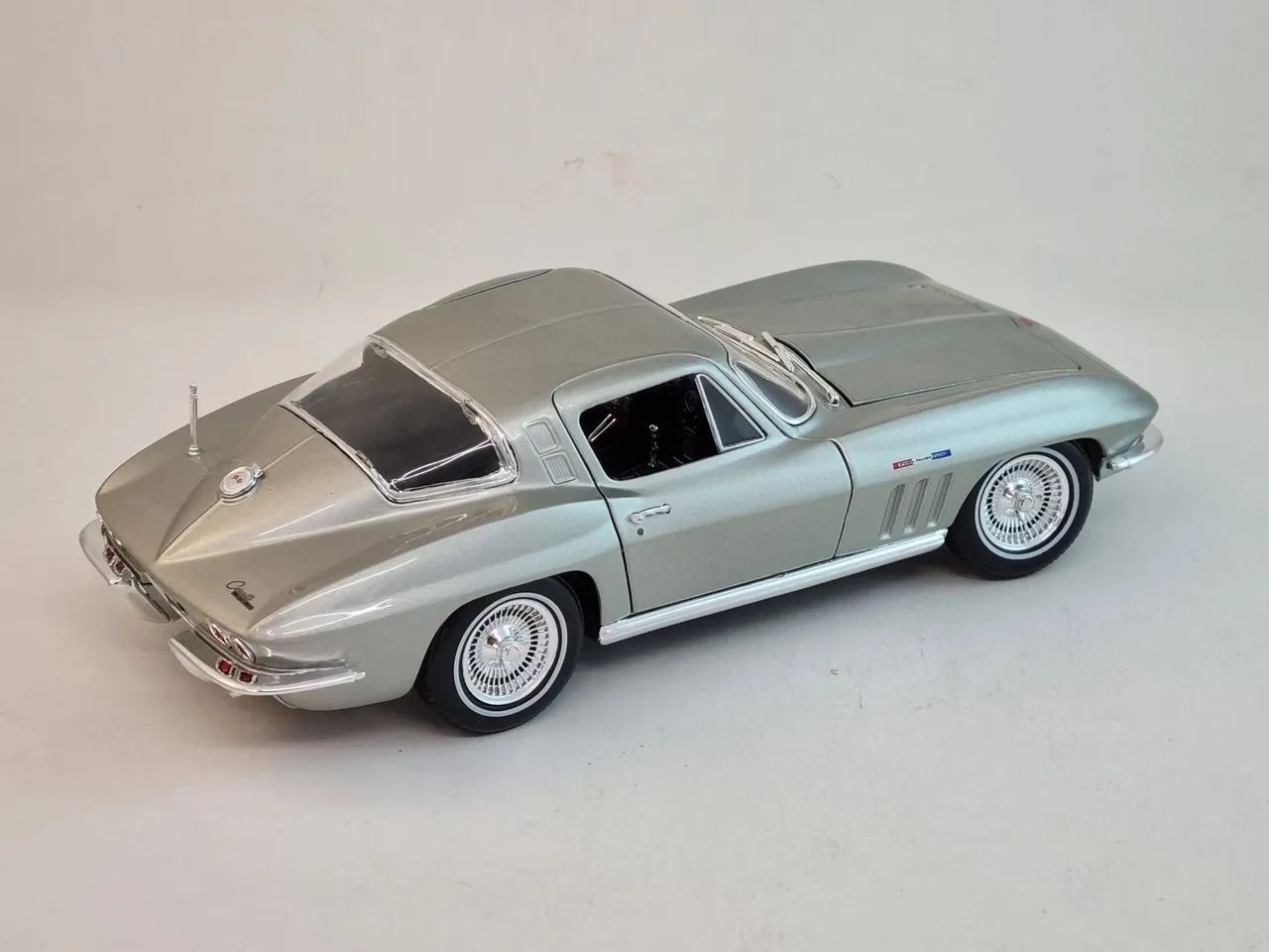 1965 Chevrolet Corvette Sting Ray 1:18 Maisto  - Foto 2