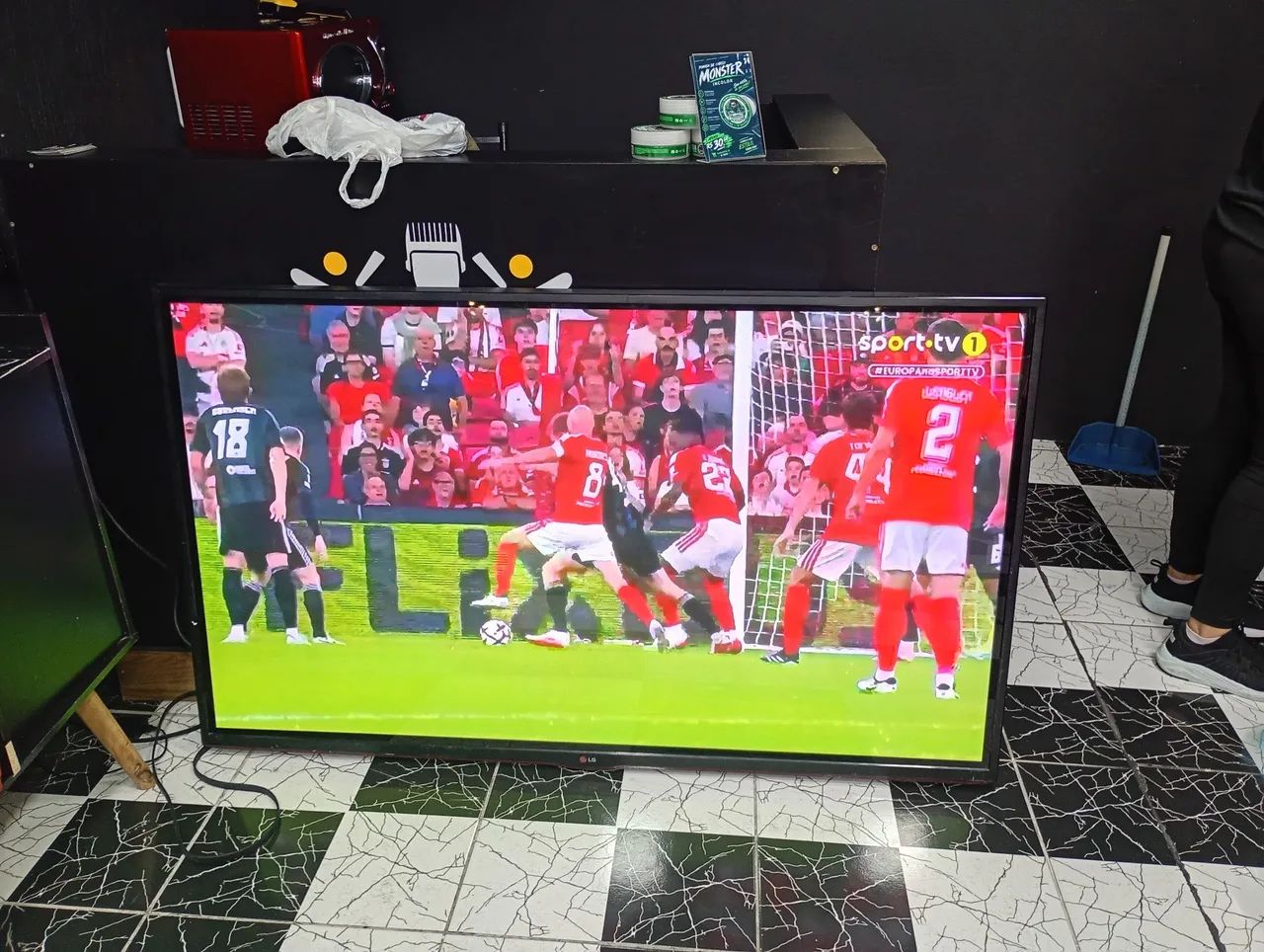 Vendo tv LG 65 polegadas top de linha em estado de nova conforme fotos obs não e smartv  - Foto 2