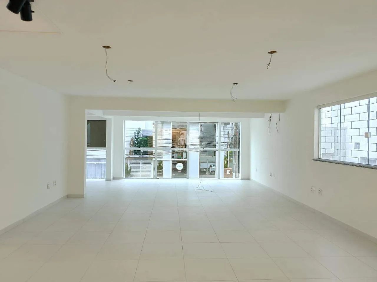 Sala comercial no andar superior no Centro de Brusque! - Foto 3