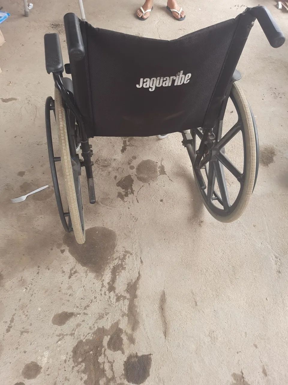 Vende-se cadeira de roda e banho  - Foto 3