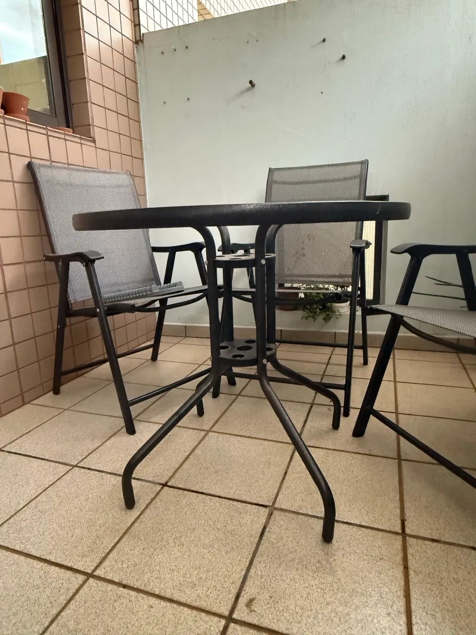 Mesa externa com 4 cadeiras  (ótimo estado) - Foto 4