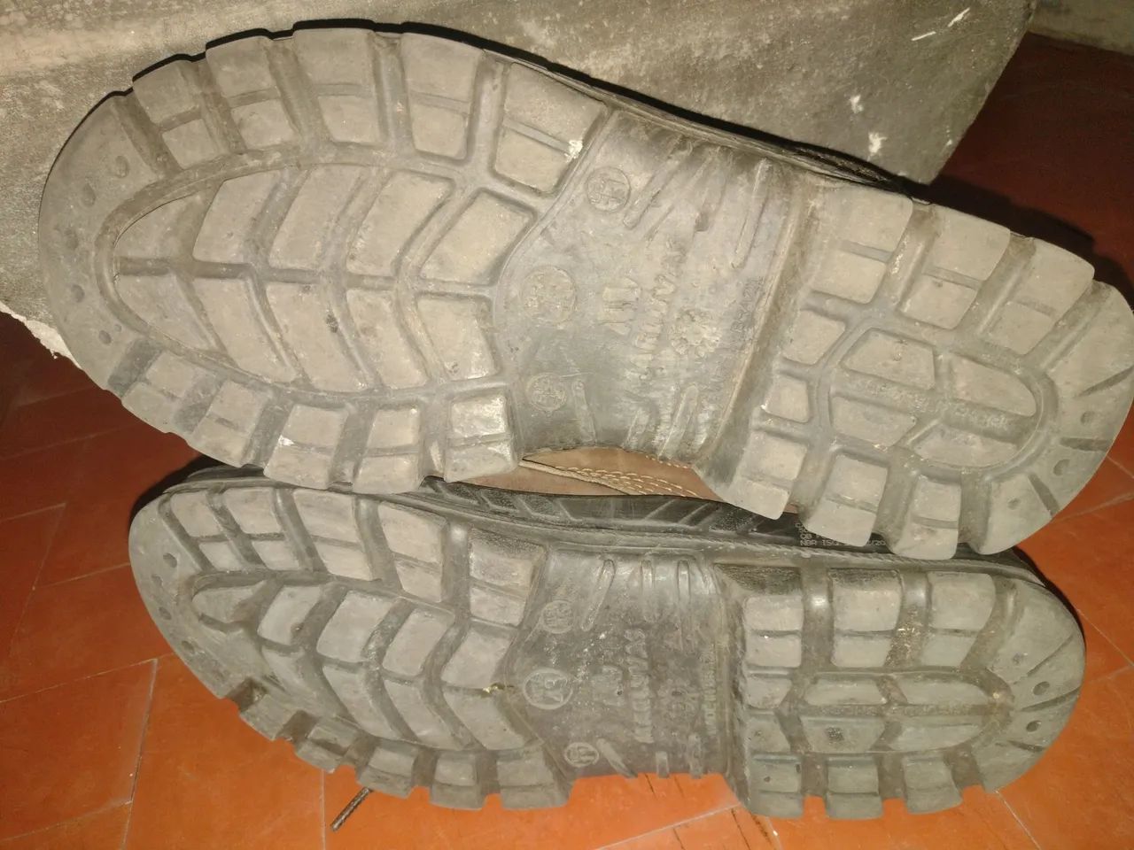 Vendo ou troco Bota de segurança marrom  - Foto 2