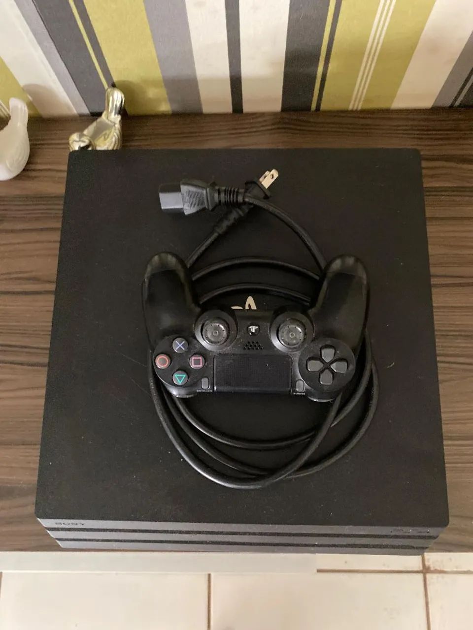 PS4 PRO com controle e cabo HDMI e de alimentação  - Foto 2
