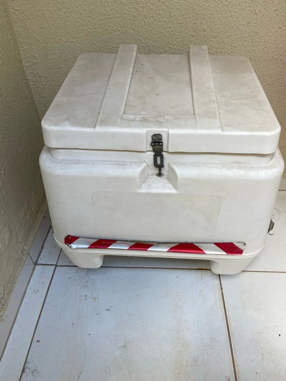 Baú com suporte 