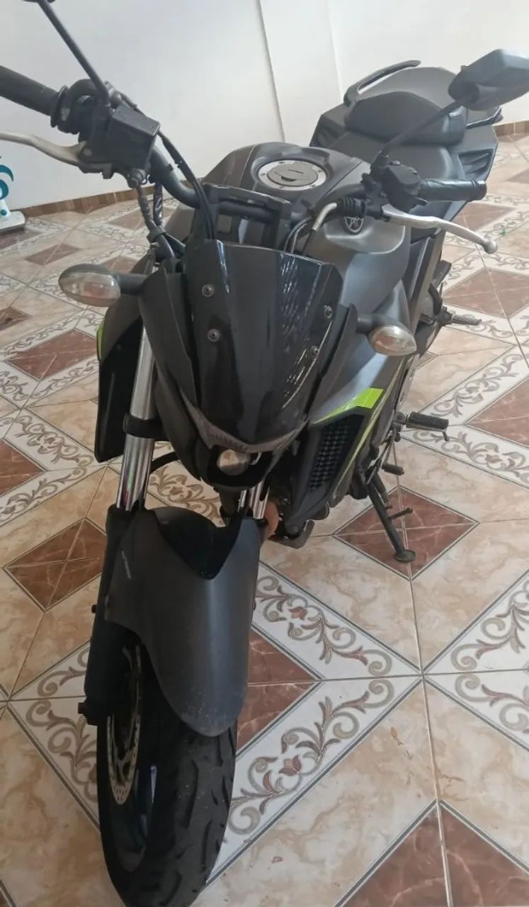 Fazer 250cc. Cor cinza e verde. - Foto 4