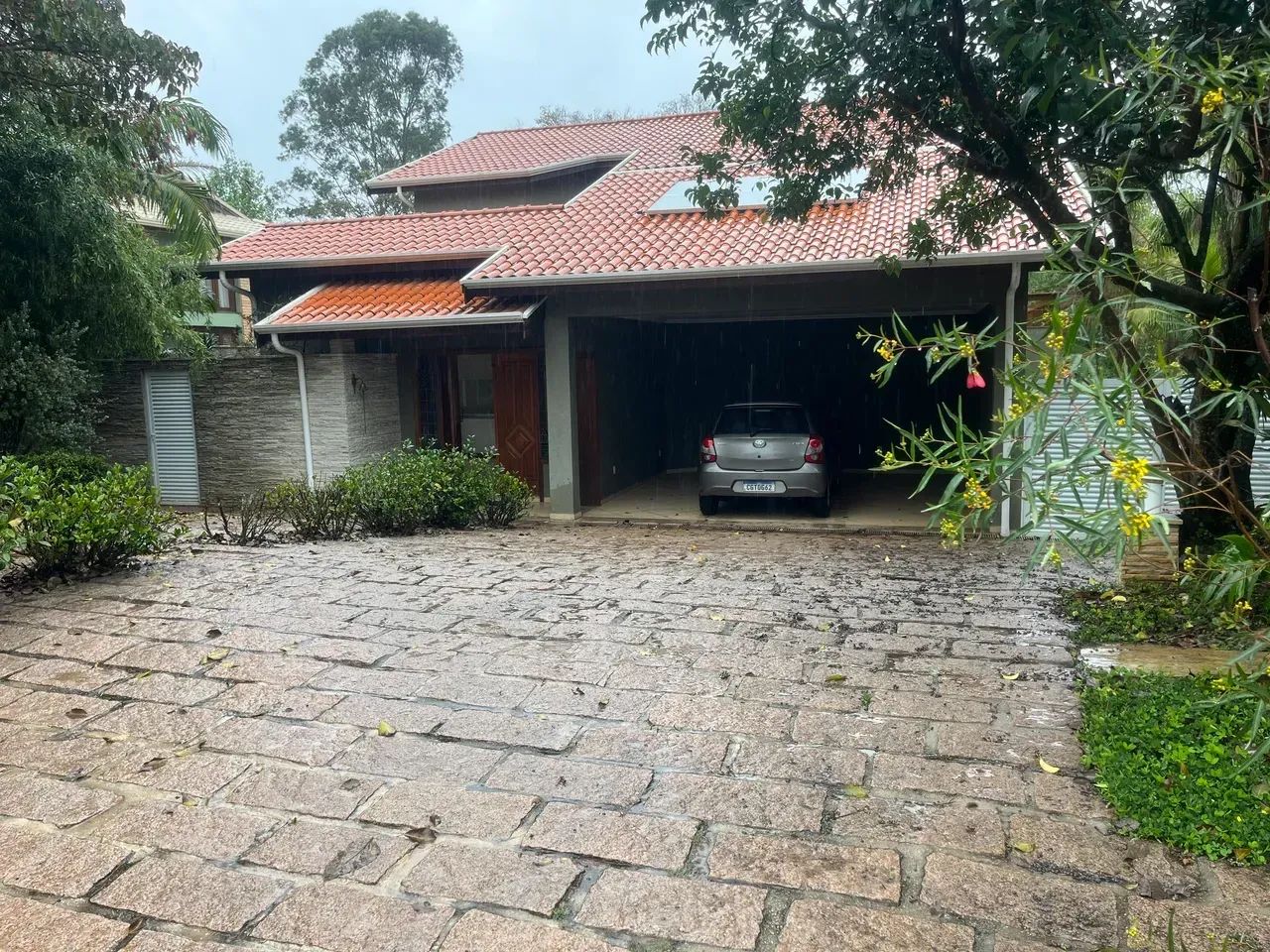 Sobrado para aluguel com 350 metros quadrados com 4 quartos