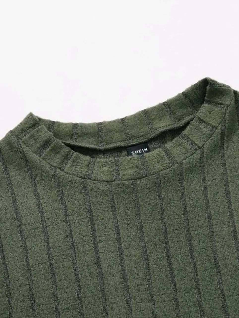 Camiseta com Nervuras Verde Militar Manfinity - Foto 4