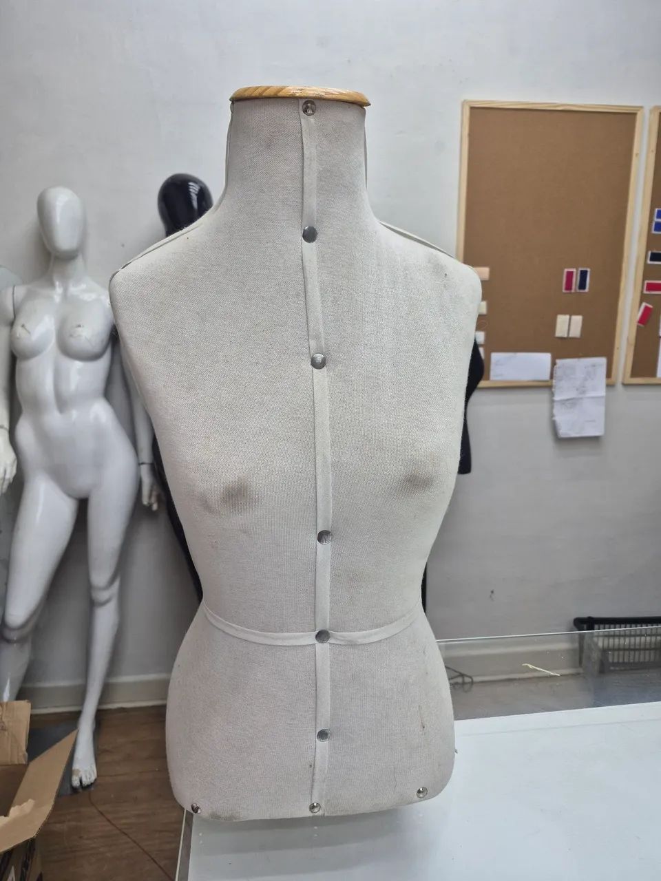 Maniquim  de loja