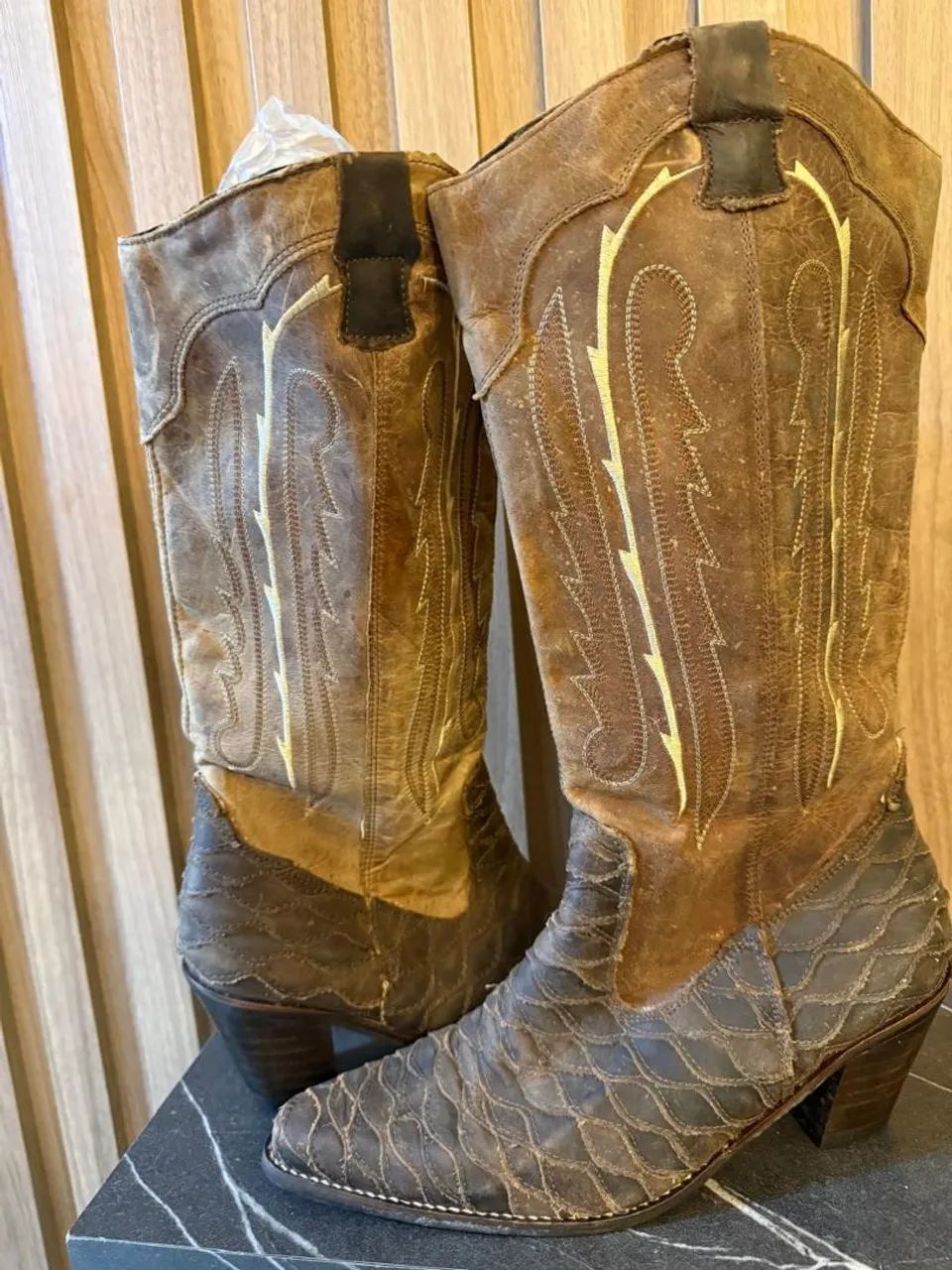 Botas 100% couro original  - Foto 5