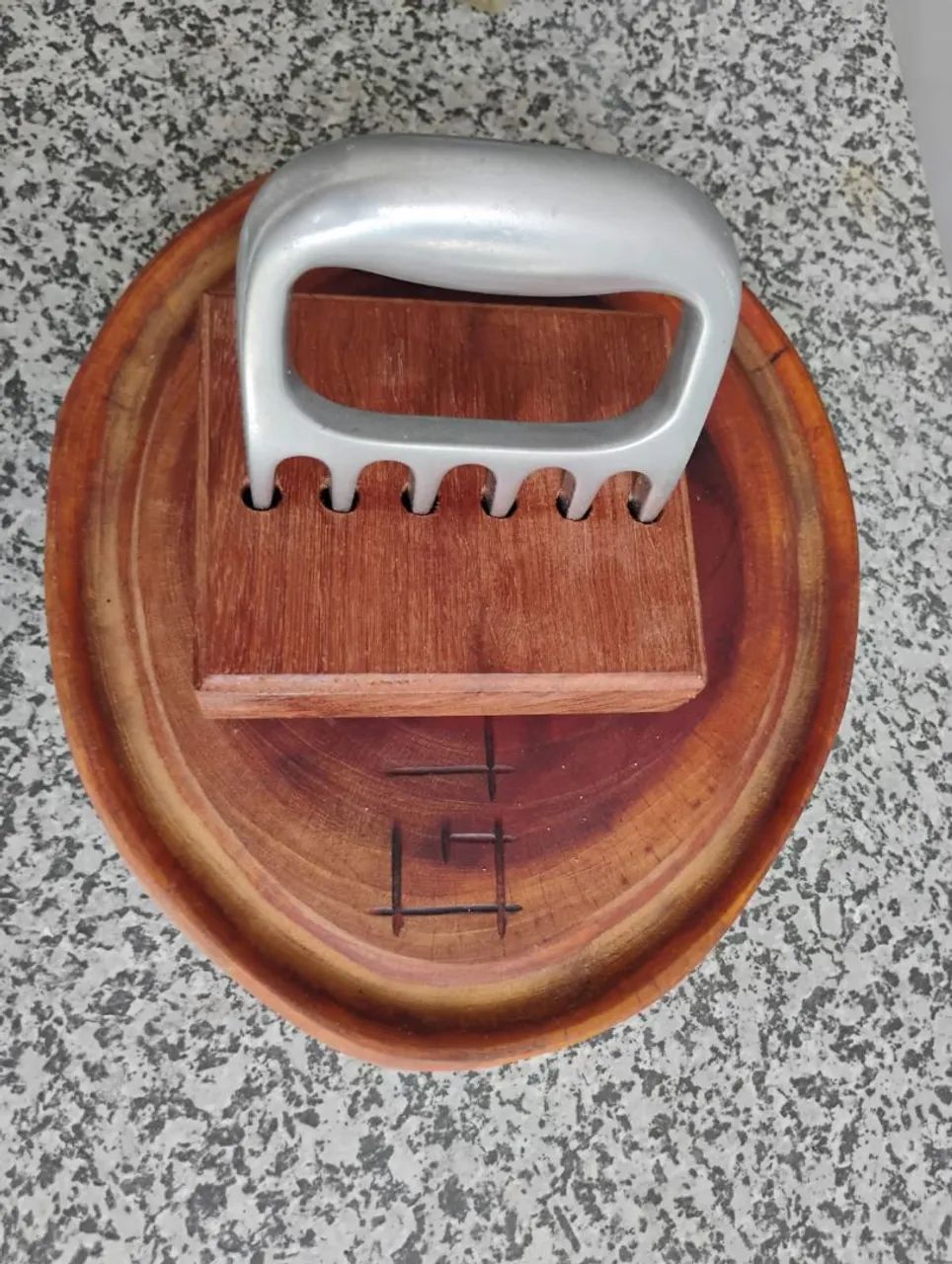 Garras de uso e tridente para churrasco. 
