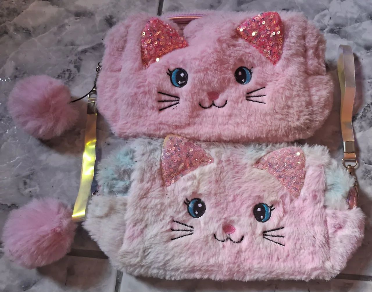 2 bolsinha pelúcia necessaire de gatinho