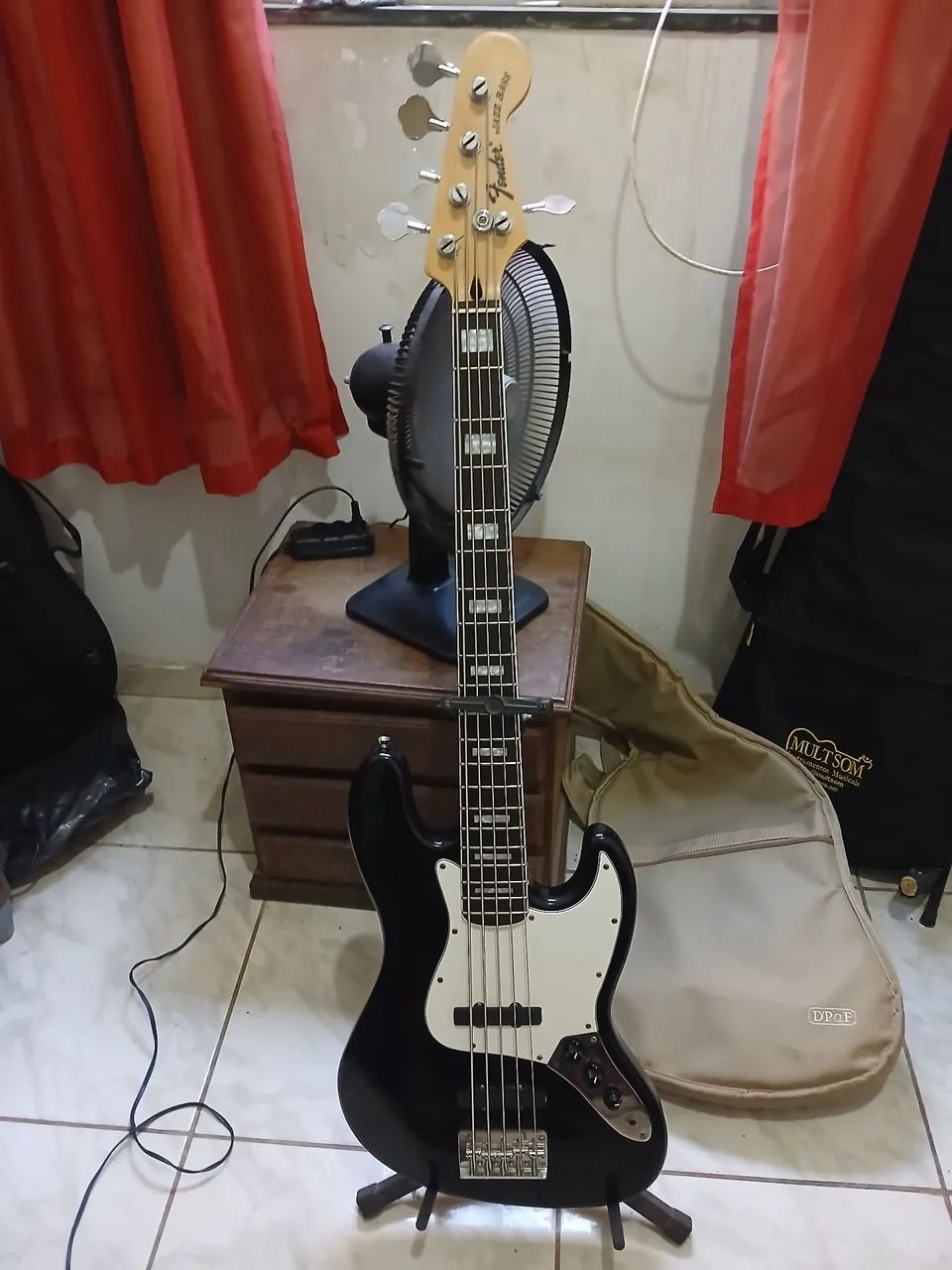Baixo Fender