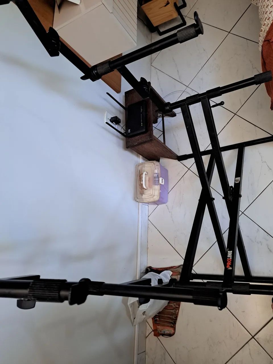 Suporte X para até três teclados  - Foto 3