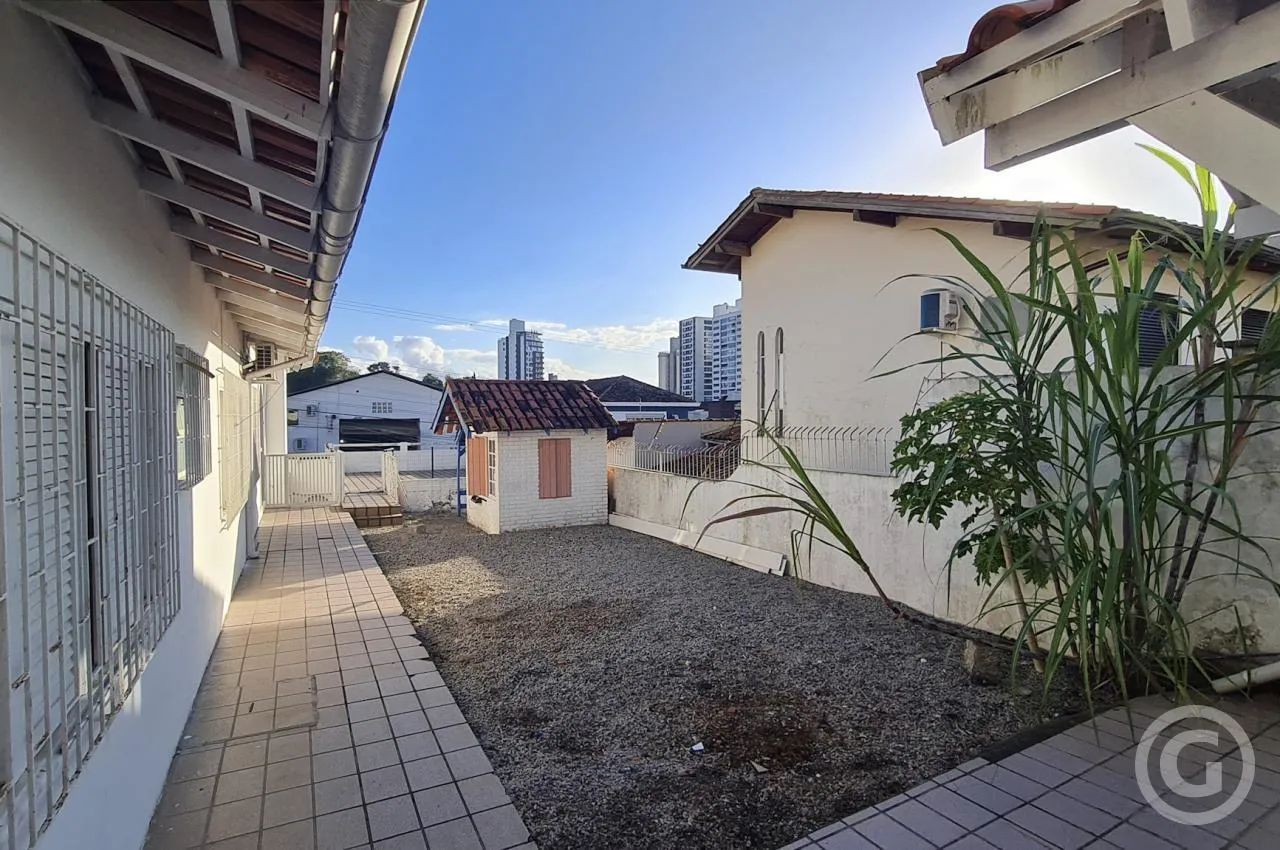 Casa ampla e semimobiliada no bairro Agronômica, em Florianópolis - Foto 5