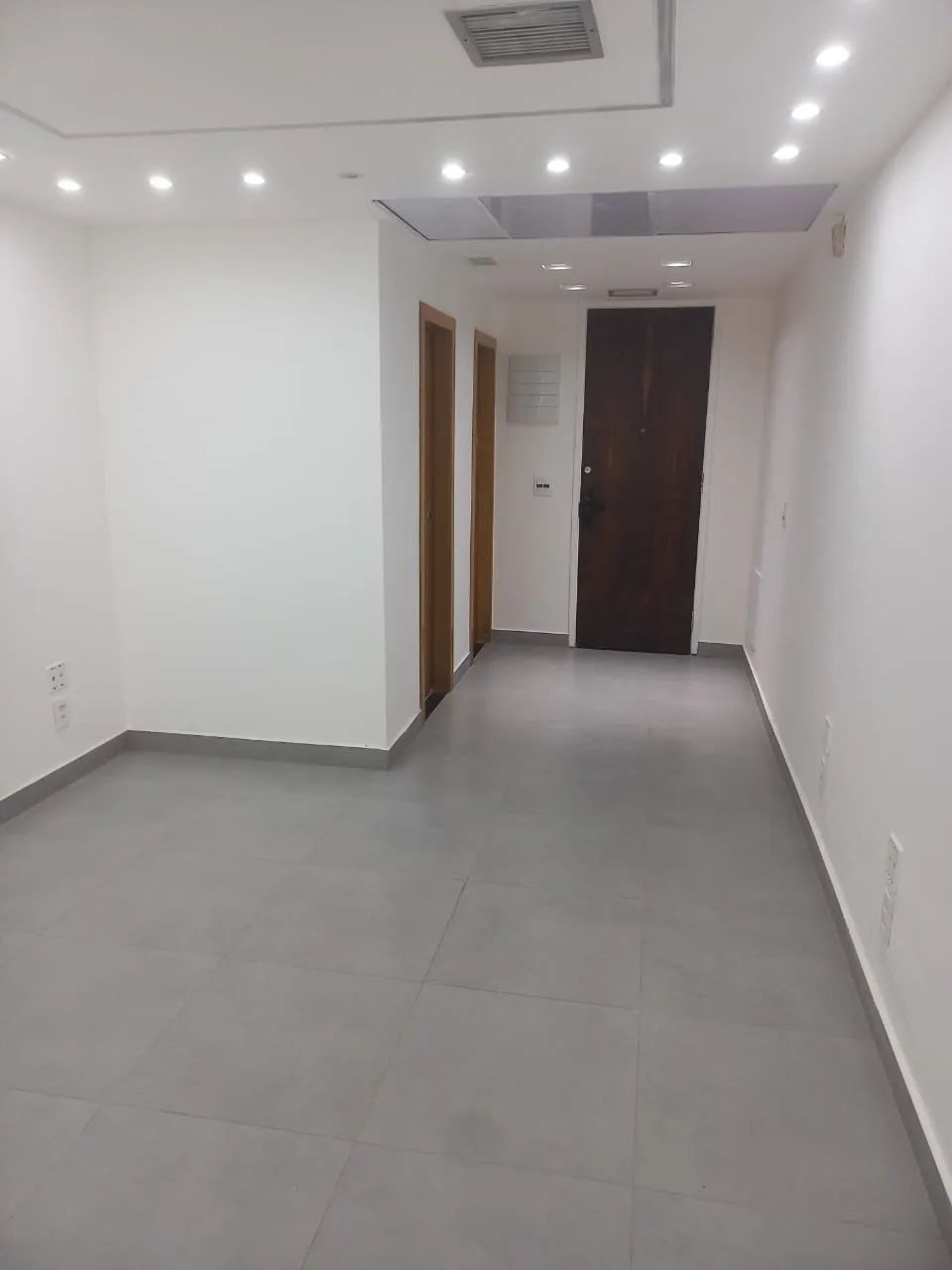 Linda Sala Comercial Completamente Reformada - Foto 11