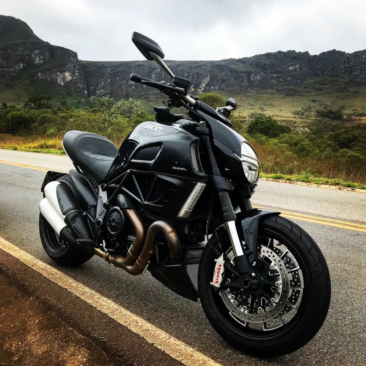 Ducati Diavel 2013 com acessórios - Foto 2
