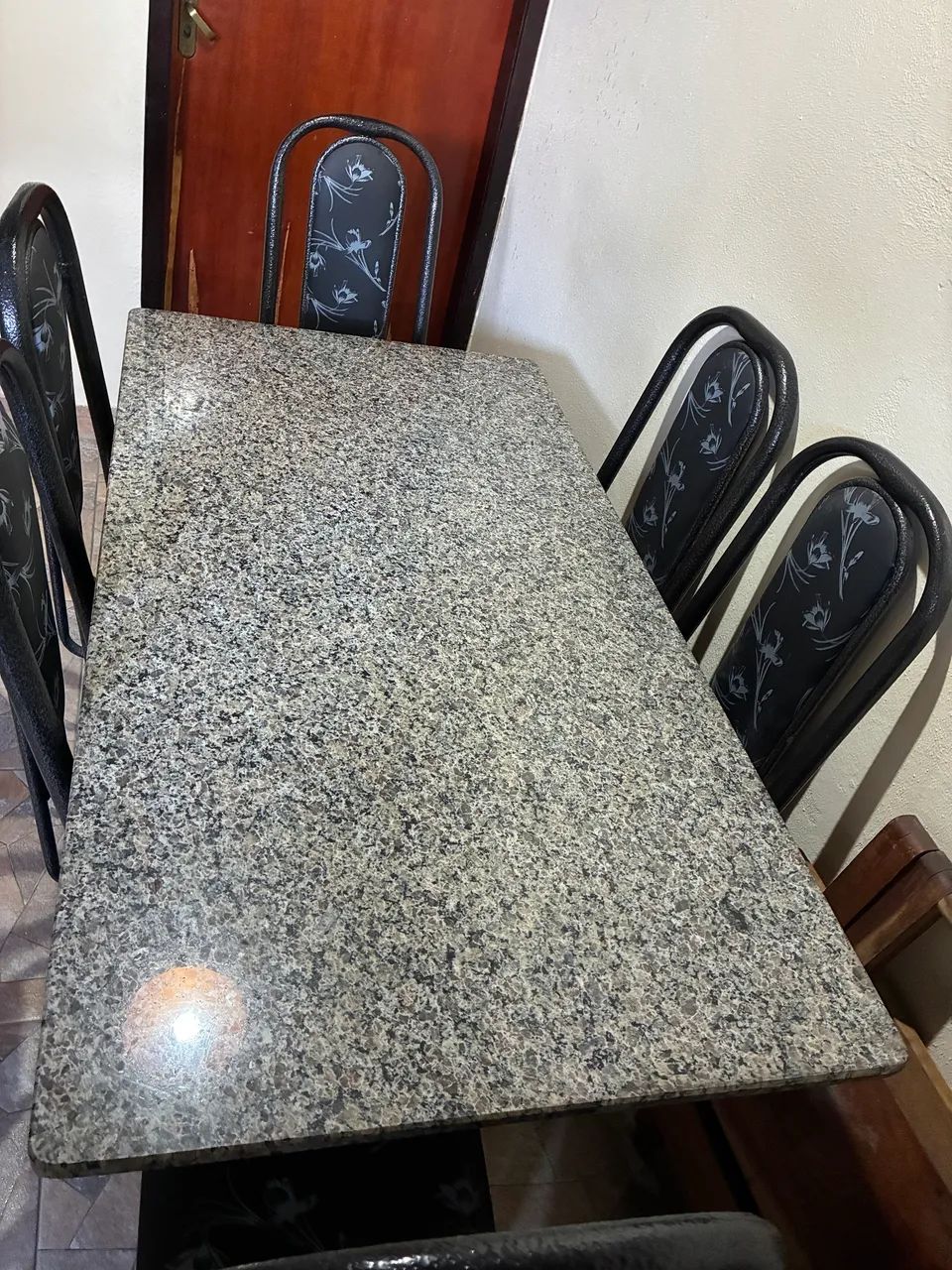 Mesa tampo mármore 6 cadeiras 