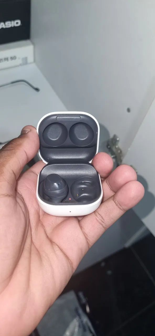 Galaxy Buds FE (Lado esquerdo)