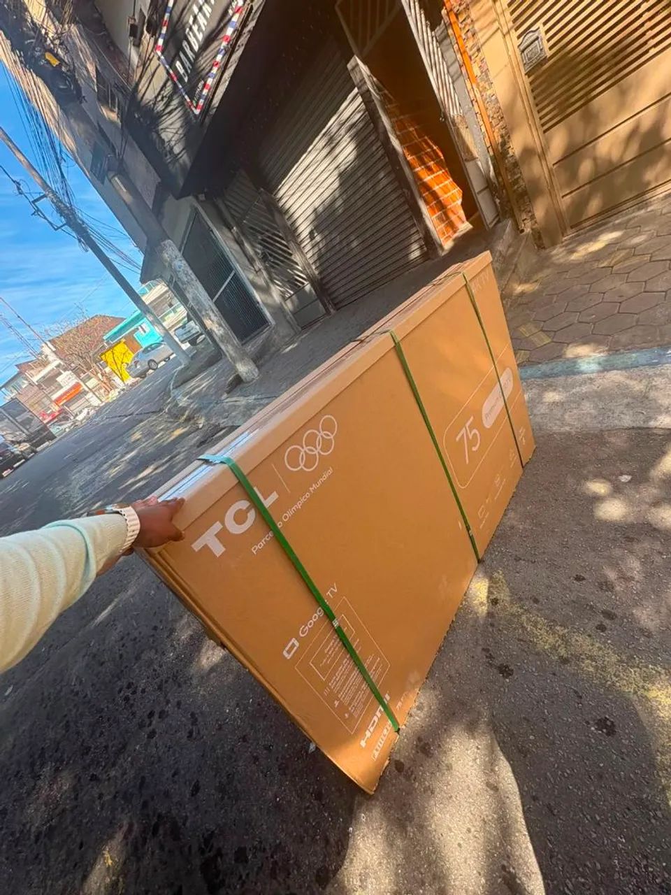 Vendo TV 4K QLED 75 POLEGADAS. IDEAL PARA RETIRADA DE PEÇAS  - Foto 2