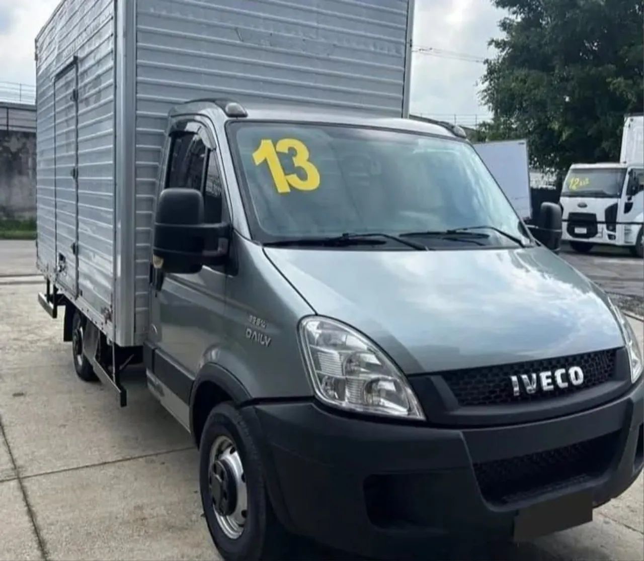 IVECO 35S14 BAÚ SECO ANO 2013