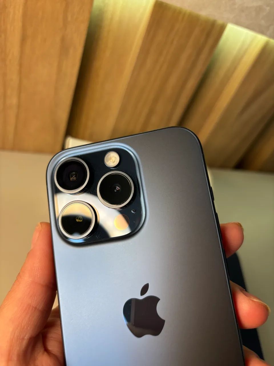 iPhone 15 pro titanium impecável, com 91% de bateria original 