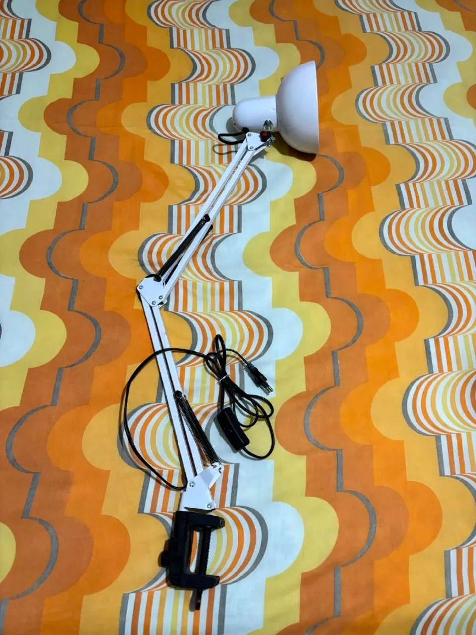 Luminária articulável base mesa (pixar)