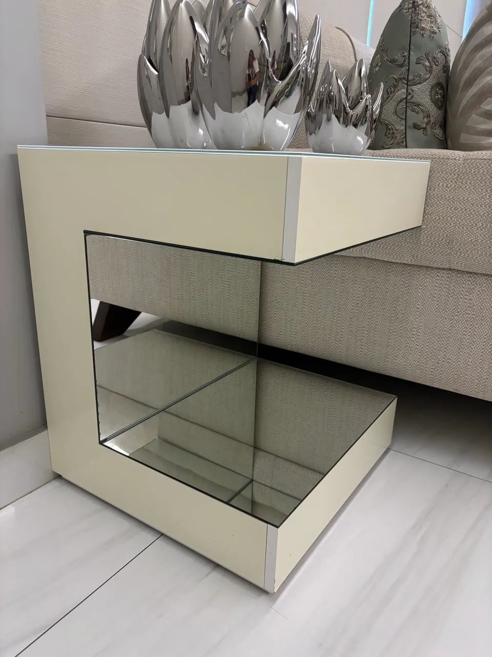 2 Mesas Lateral Espelhada com Laca Brilhante - Design Moderno e Sofisticado - Foto 5