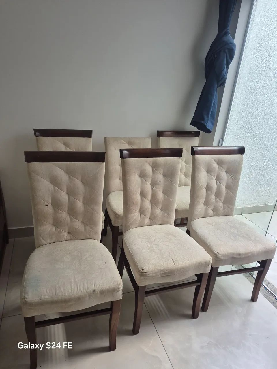Conjunto de mesa com 6 cadeiras. - Foto 5