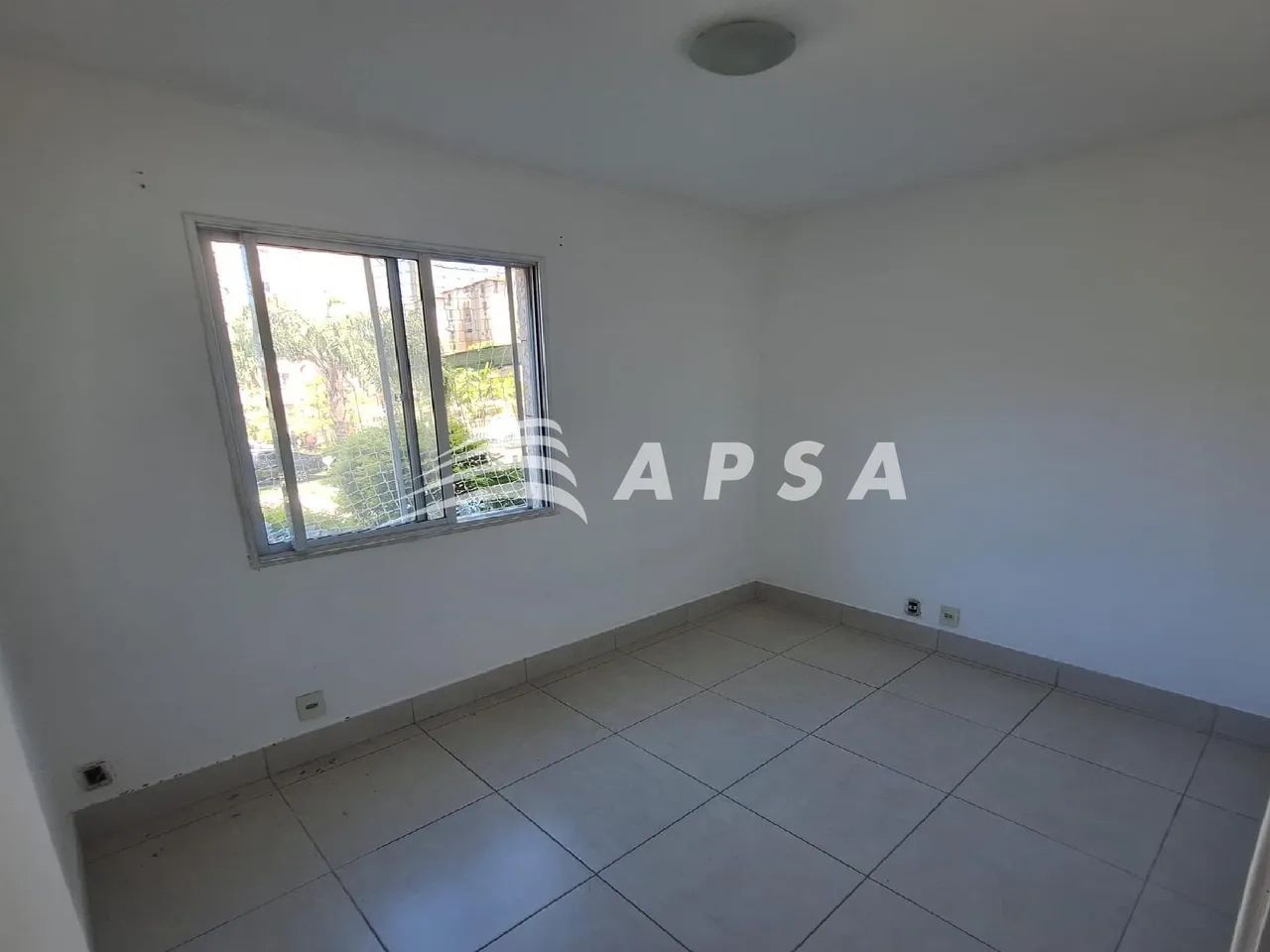 EM 45 M², CADA ESPAÇO FOI PLANEJADO PARA OFERECER CONFORTO E FUNCIONALIDADE. A SALA ILUMIN - Foto 9
