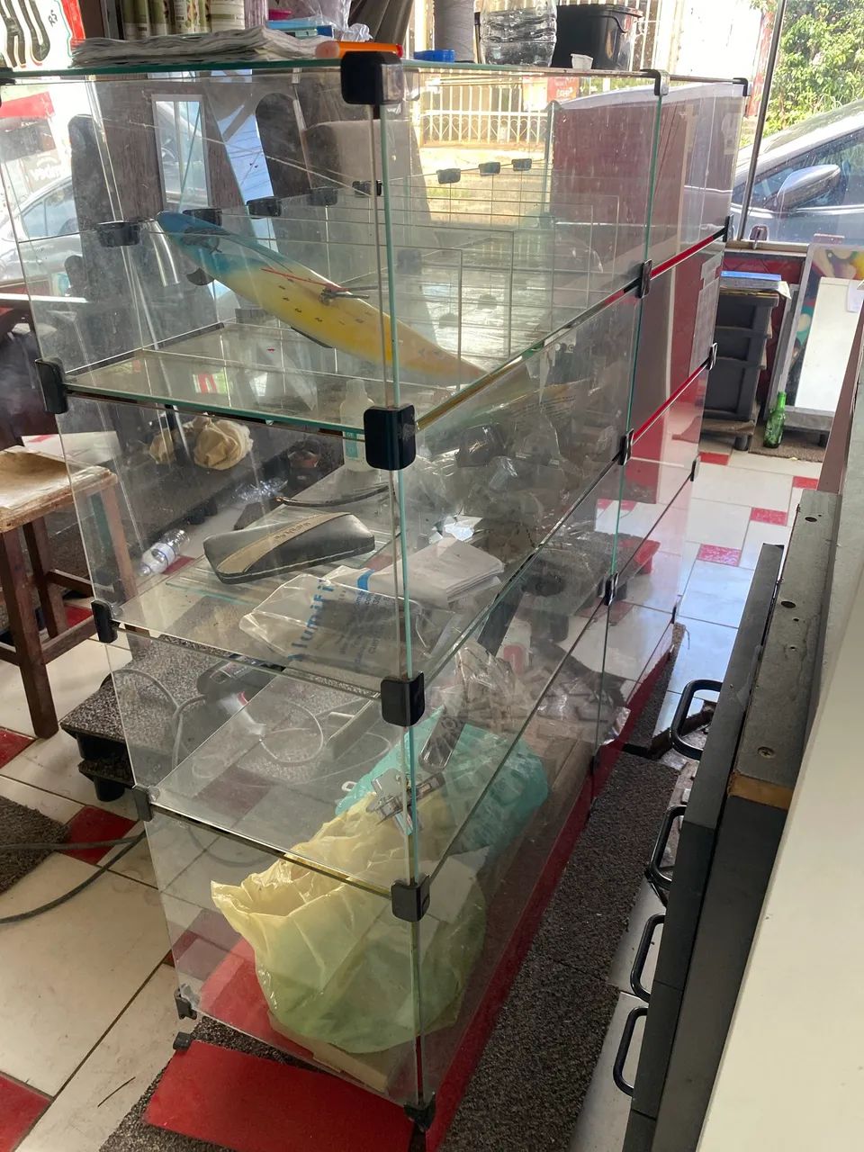 Vitrine 64985871618691120