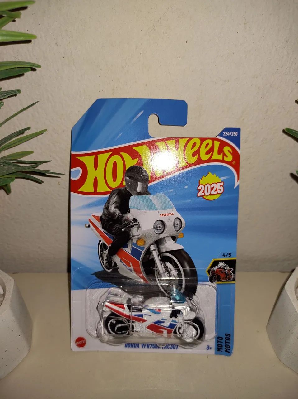 HotWheels Honda VFR 750R (RC30)