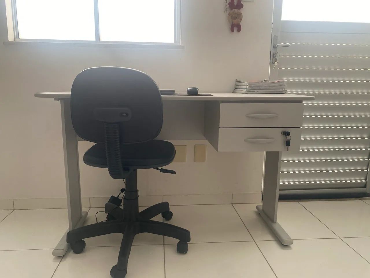 Desk with 2 Drawers