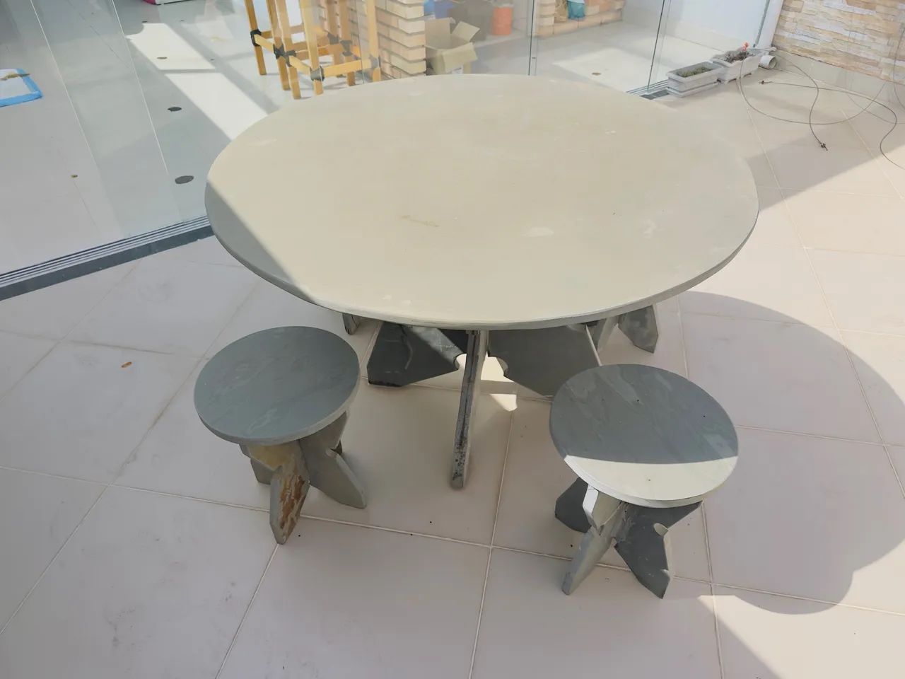 Mesa de Ardósia + 4 Bancos