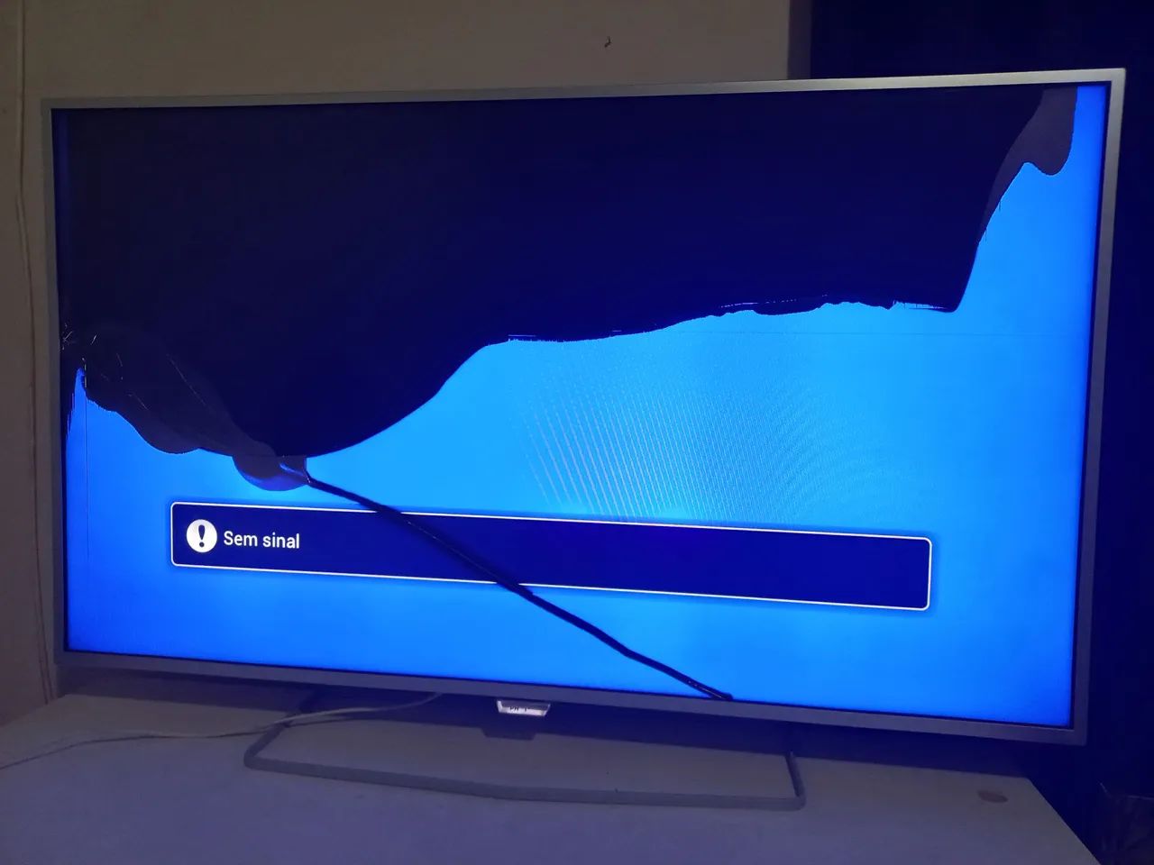 Vendo TV Philips 49 com defeito, tira peça 