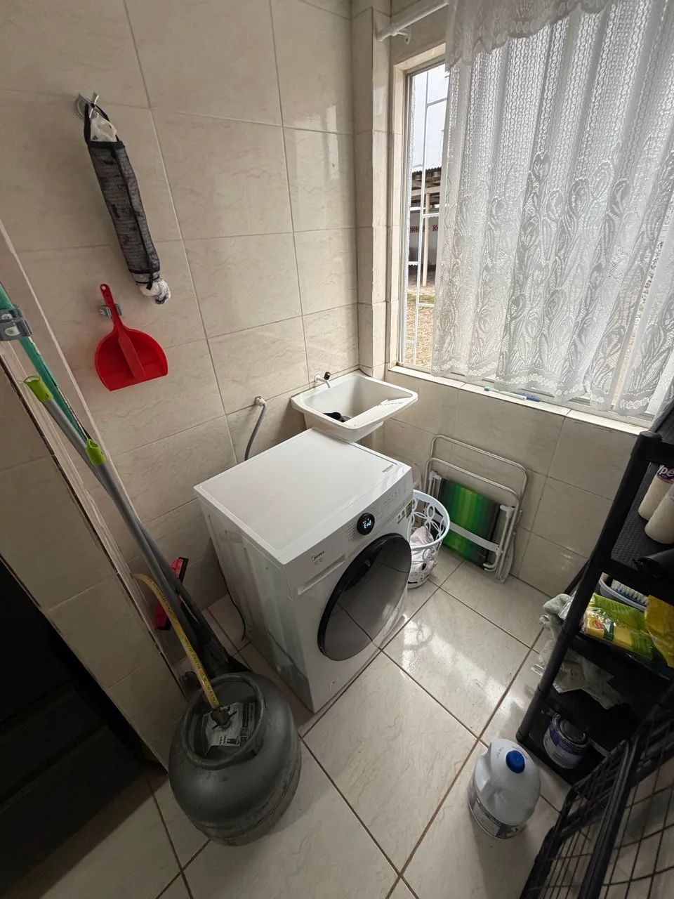 Quarto em apartamento coqueiros - Foto 4