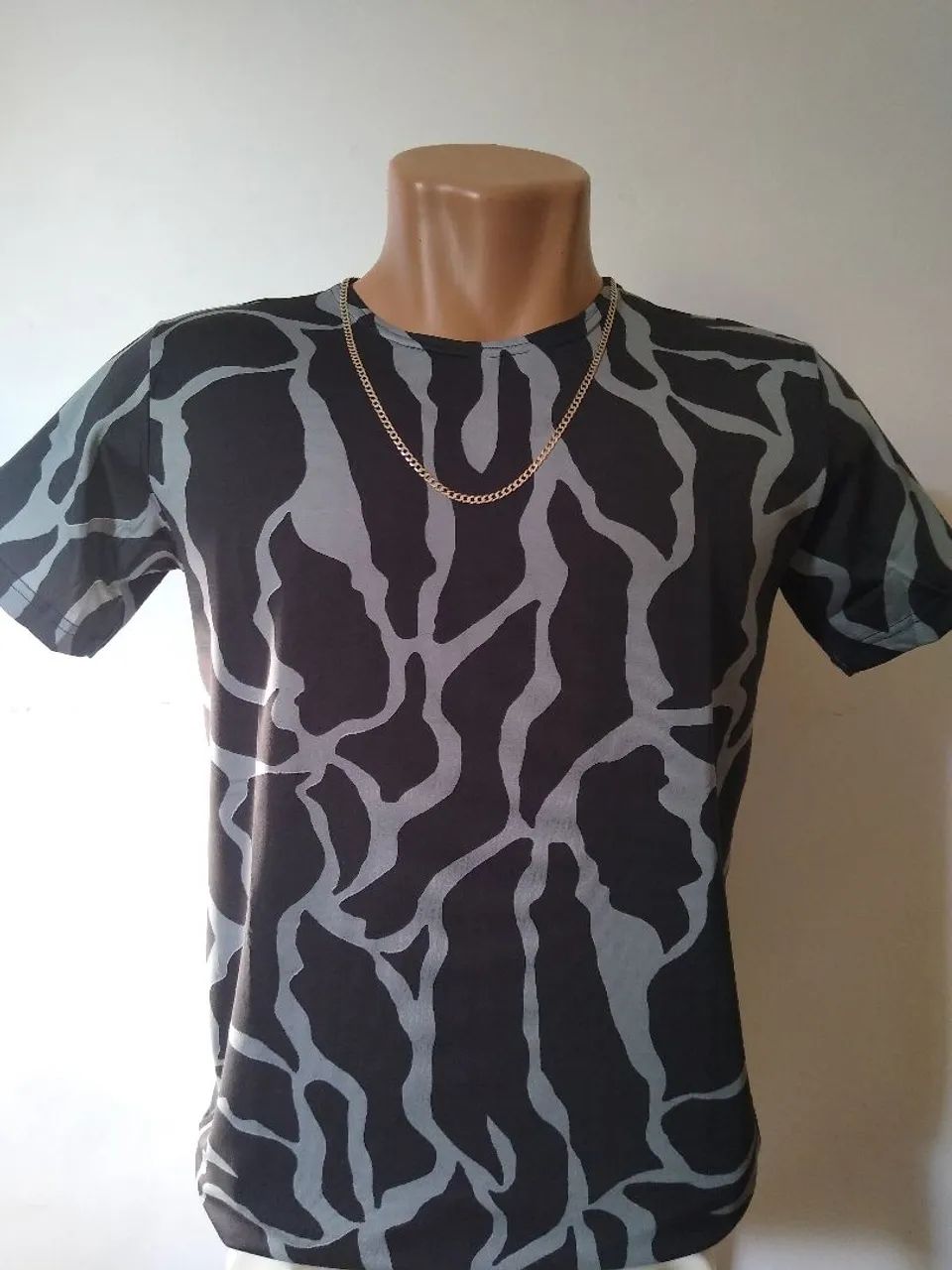 Vende-se camisetas masculinas long line novas com tecidos e cortes diferenciado,.. - Foto 3