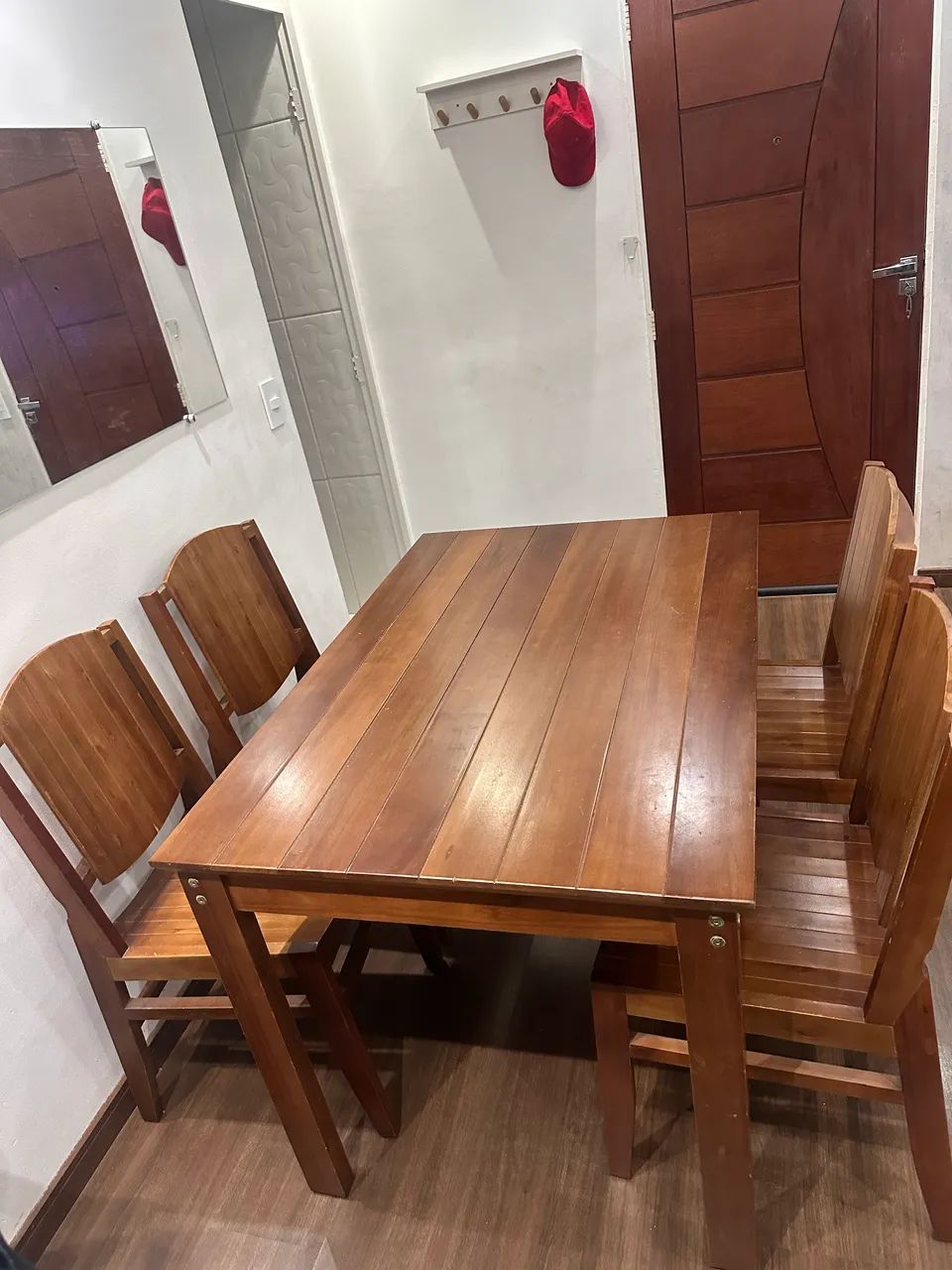 Mesa de madeira 4 cadeiras 