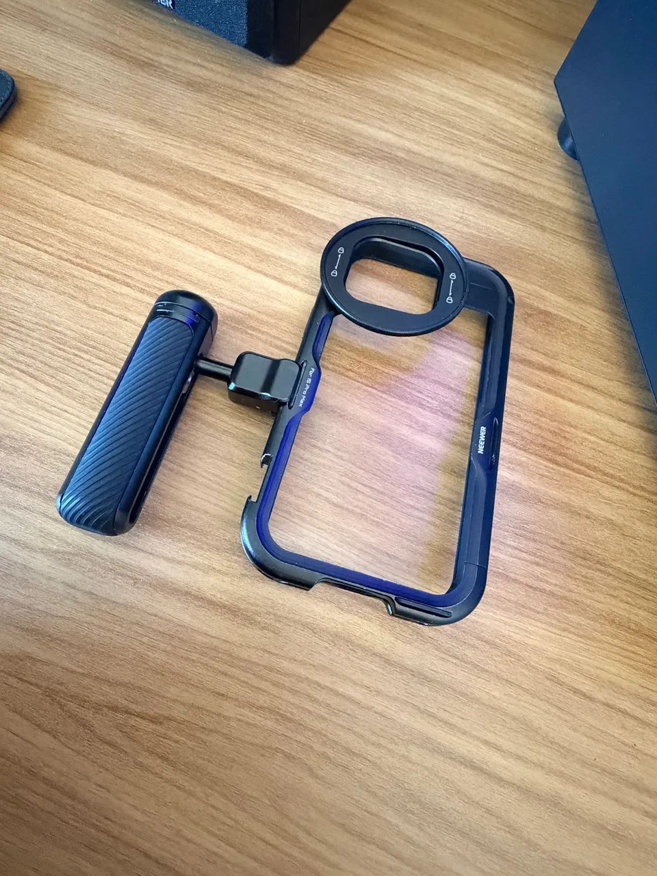 Cage Neewer para IPhone 15 Pro Max - estabilizador celular
