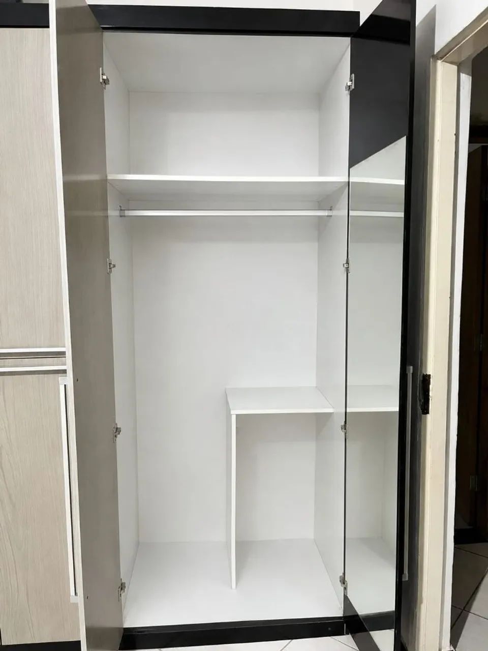 Vendo Guarda Roupas de 6 Portas - Foto 3